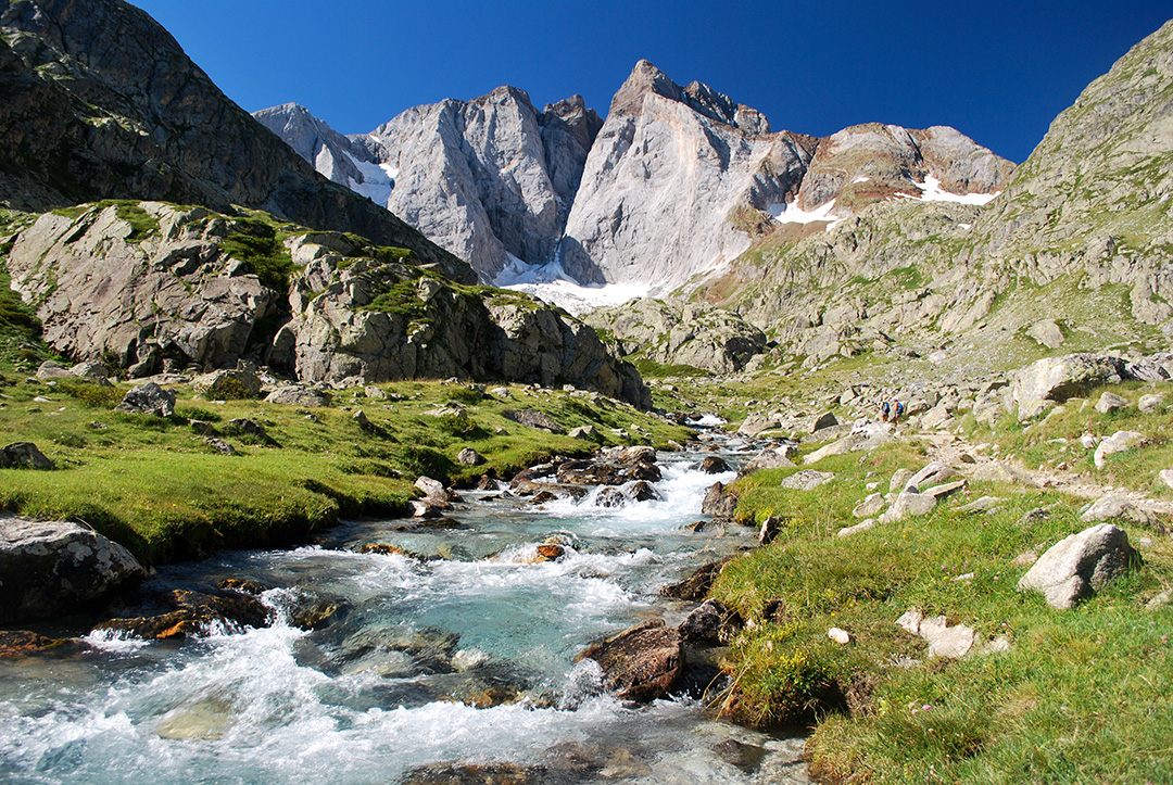 スペインの山旅 ピレネー山脈 シエラネバダ山脈トレッキング アンディーナ ブログ