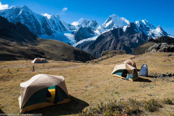 ペルー・アンデス:ケチュア族の民族衣装と「ブランカ山群」の大展望 アンディーナ・ブログ