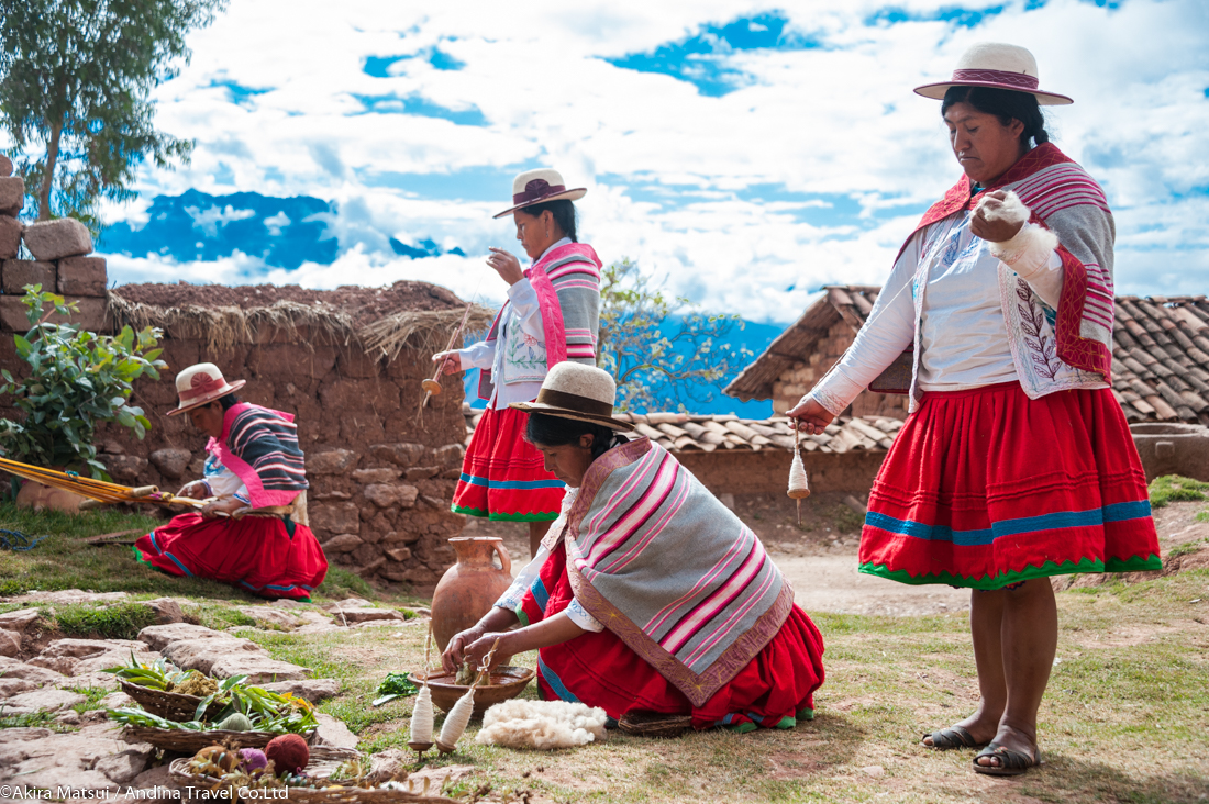 ペルー・インカ極彩色の民族衣装：天然染料の手織物 | 風景写真家