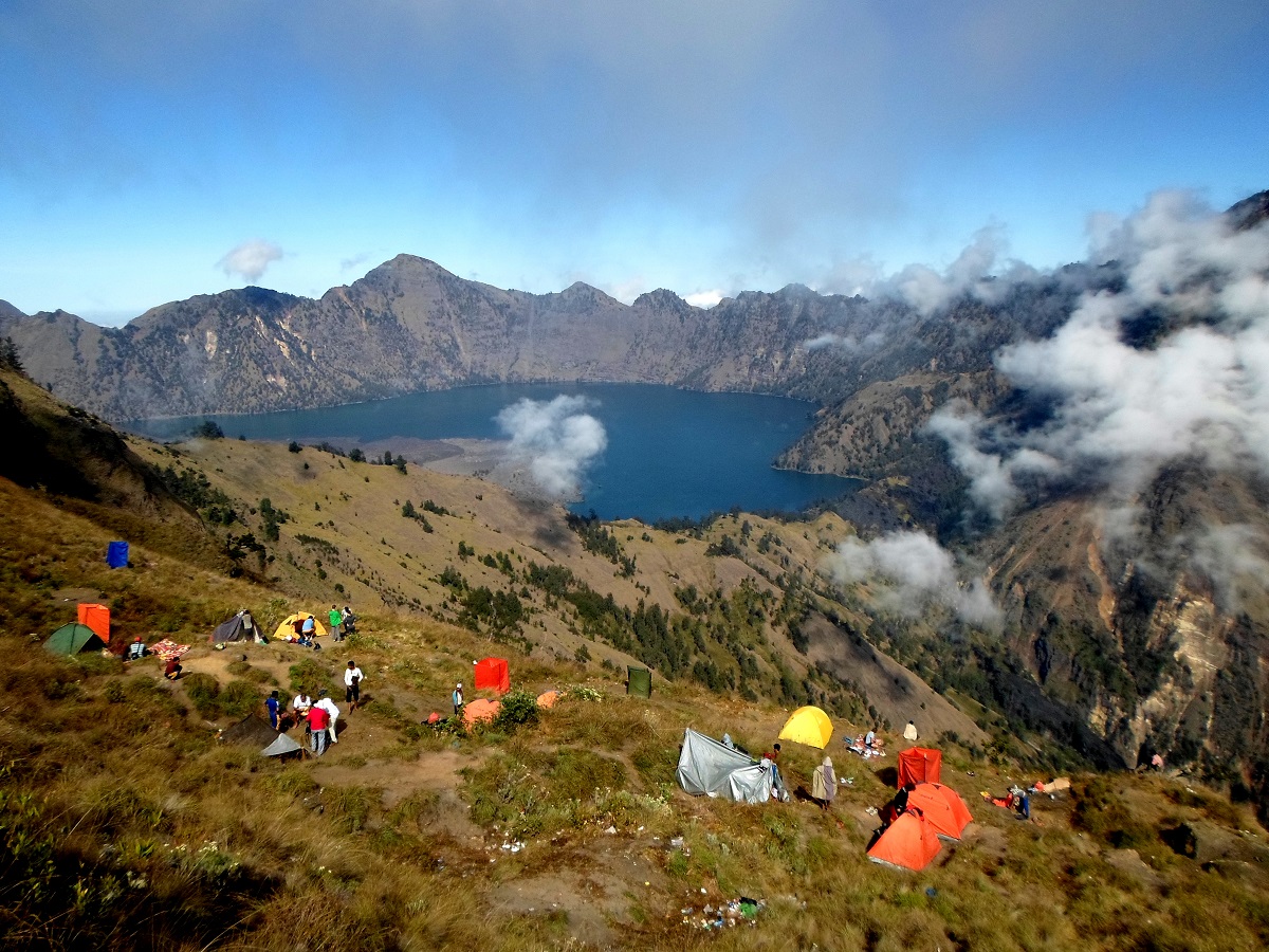 インドネシア旅行 リンジャニ登山 コモドドラゴン オランウータン観察 秘境専門アンディーナトラベル