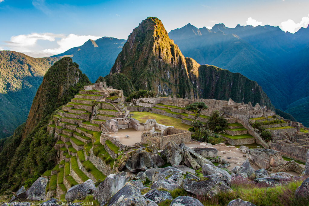 アンデスとアルプス、どちらの山脈がより多くの国をカバーしていますか?